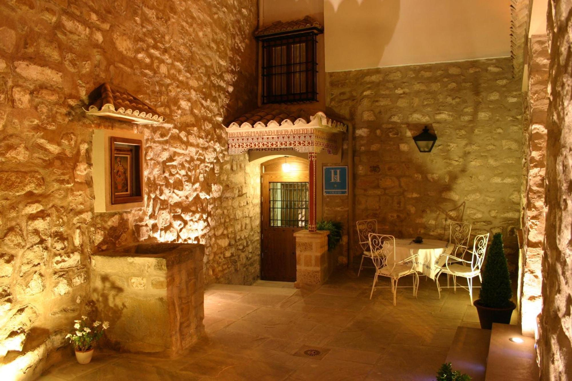 Hostal Santa Maria De Ubeda Esterno foto