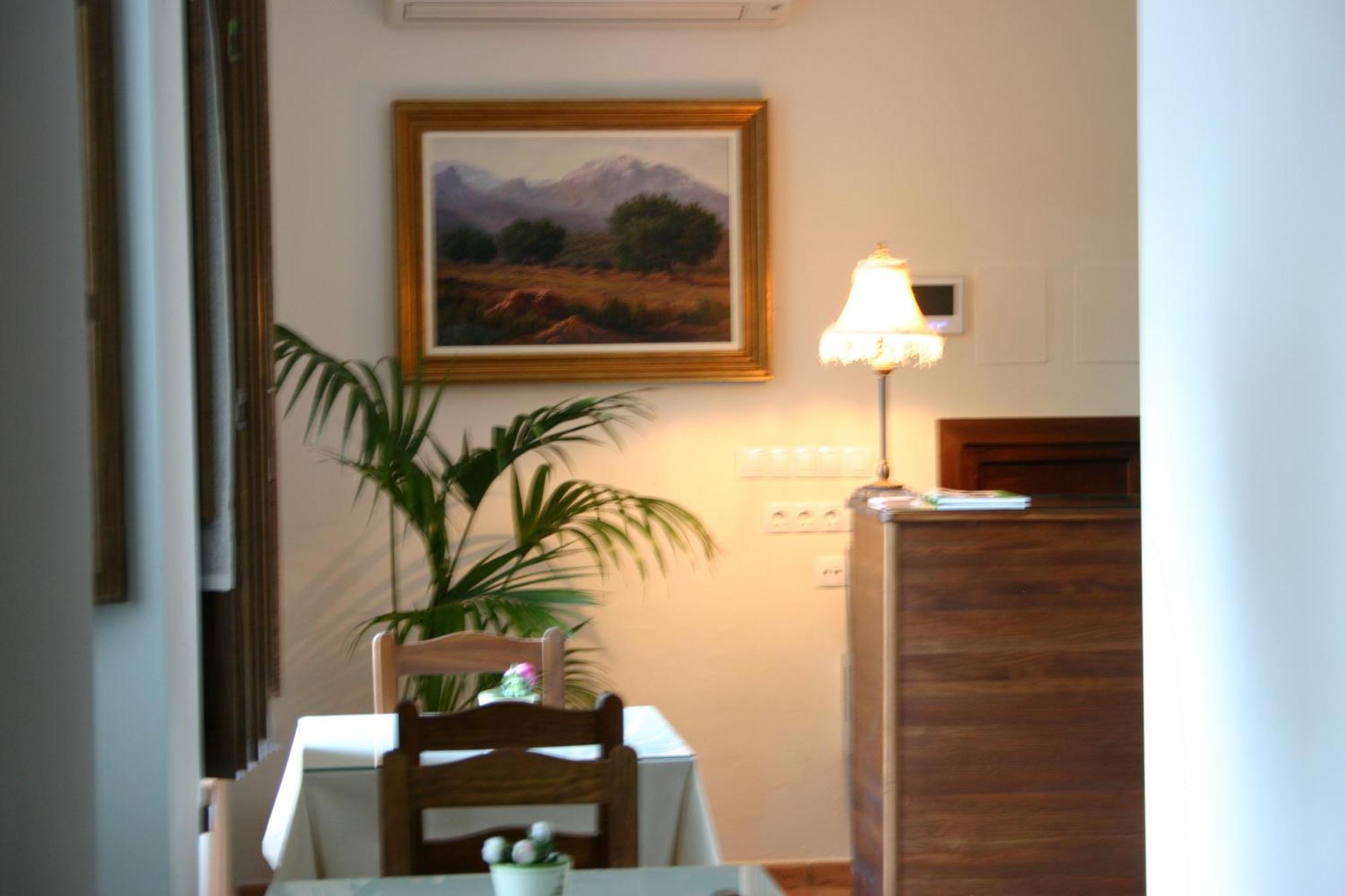 Hostal Santa Maria De Ubeda Esterno foto